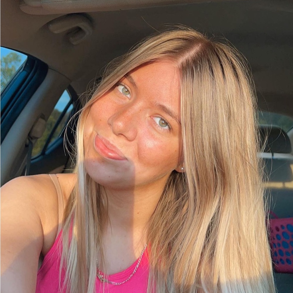 Meet your Posher, Olivia